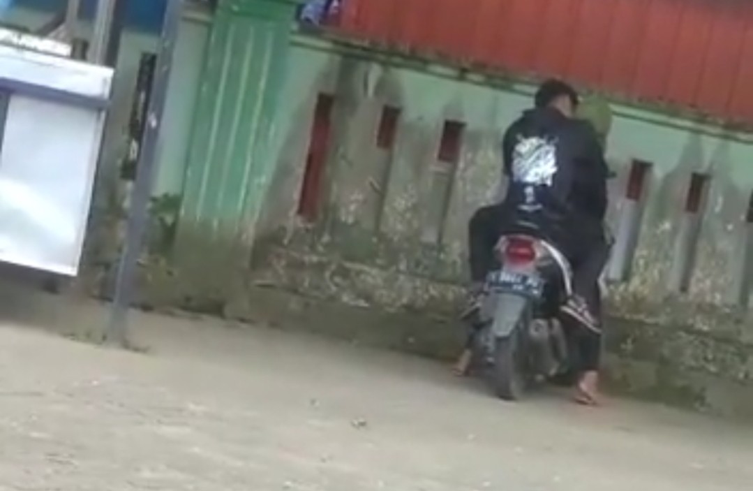 Heboh Video Dua Sejoli Mesum di Pasar saat Siang Bolong, Pelakunya Anak di Bawah Umur